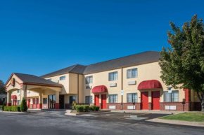 Super 8 by Wyndham Claremore OK  Клермор
